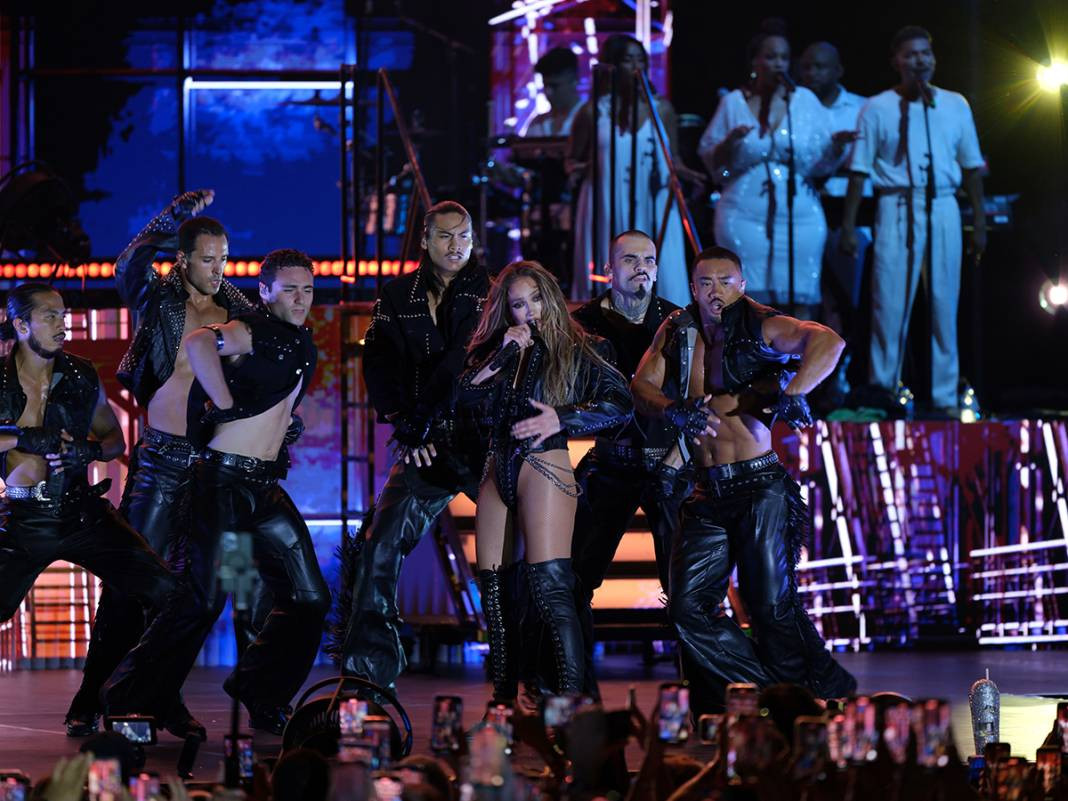 Jennifer Lopez Antalya’yı salladı: Göz kamaştıran performans! Doğum gününü sahnede kutladı - Resim: 11